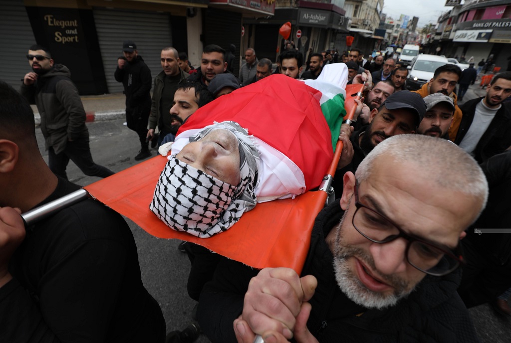  تشييع جثمان الشهيد المسن عنان عناب (66 عاما) إلى مثواه الأخير في مدينة نابلس (تصوير: أيمن النوباني/وفا)